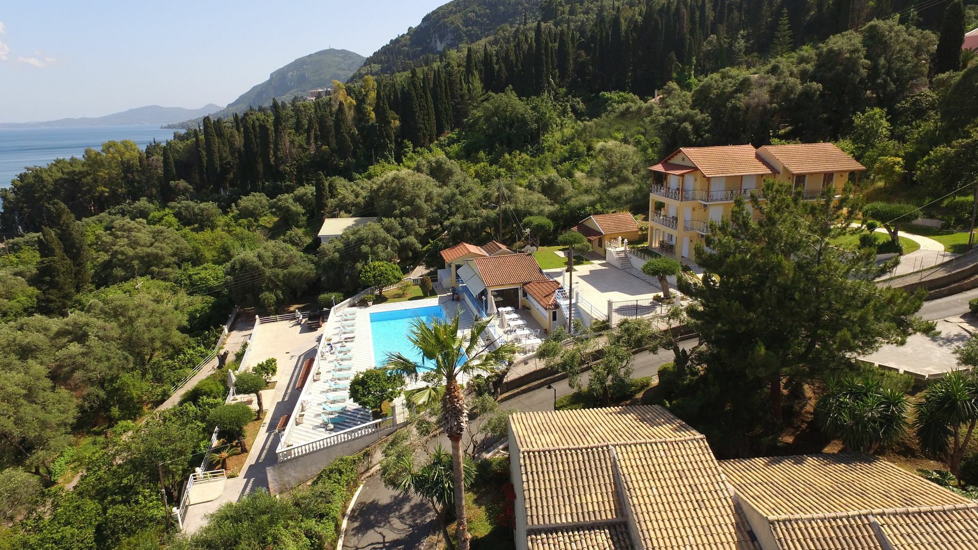 Brentanos Apartments - A - View Of Paradise Gastouri  Exteriér fotografie